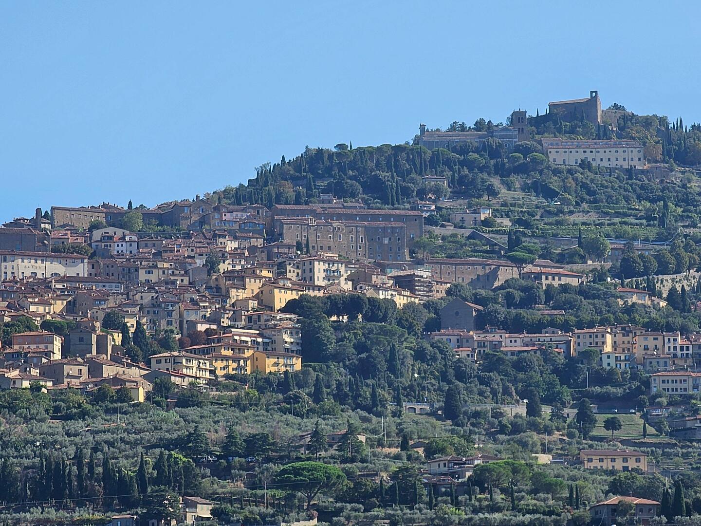 Cortona von unten