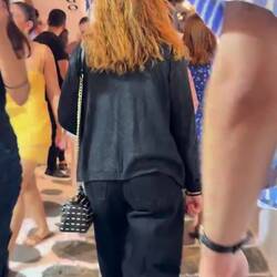 Aperçu de la foule dans les rues