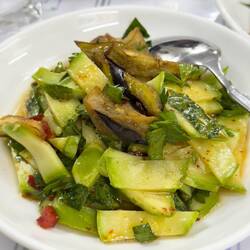 Ein dunganisches Gericht: Zuchini, Auberginen und Chili