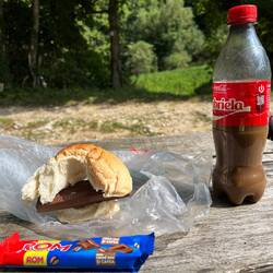 Mittagessen. Schokolade aufs Brot schmeckt auch. 🫣