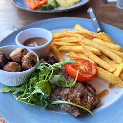 Sirloin steak with bourbon gravy and sautéed mushrooms