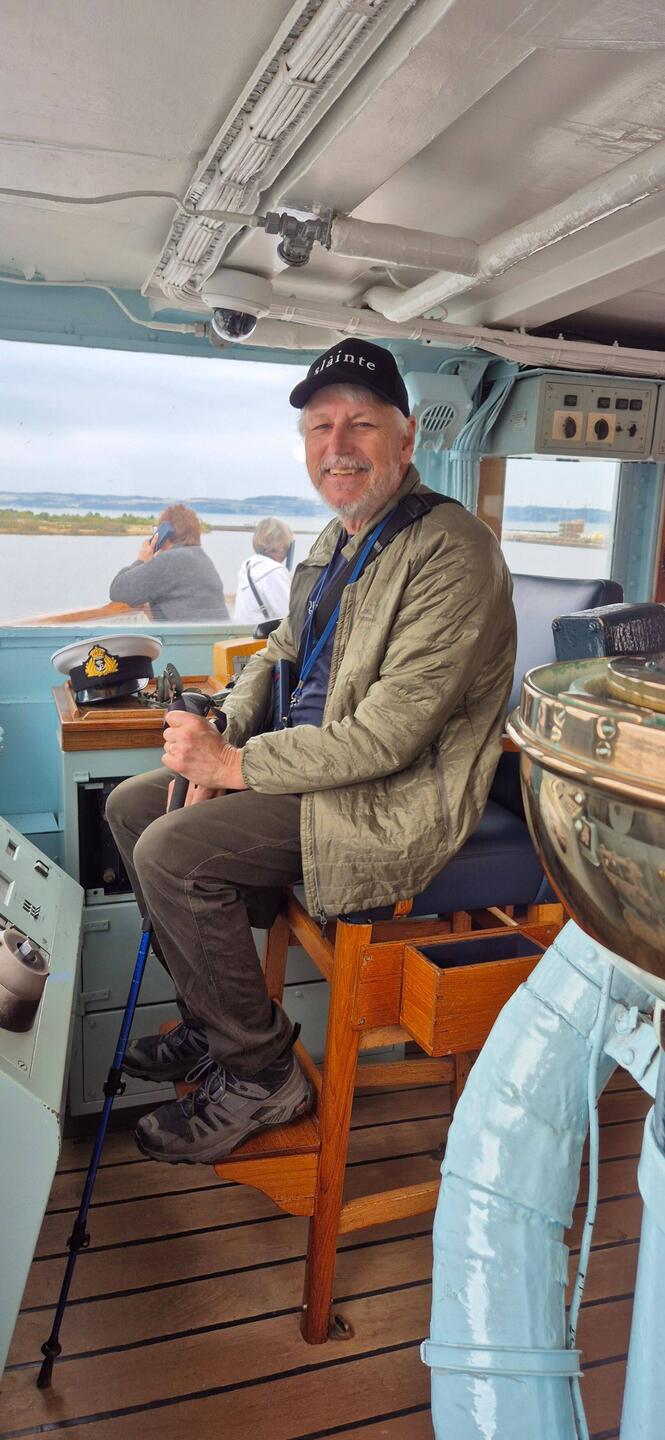 Thinks he's the captain