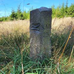 Wir haben erst/schon 25 Kilometer Rothaarsteig geschafft.