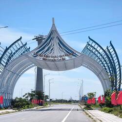 das weiße Eingangstor zur Insel 🏝️