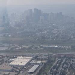 ....Ankunft in Calgary. Leider liegt Rauch in der Luft, daher nicht so sichtig....