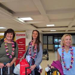 Coutume locale: j'ai accueilli mon équipage avec des colliers de fleurs