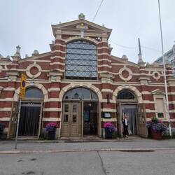 The indoor market