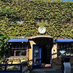 This shopfront reminded me of some of the visuals from Studio Ghibli films.