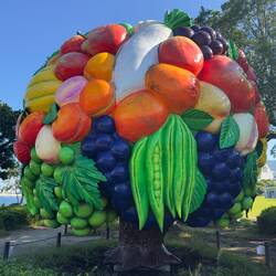 Fruits Tree by Choi Jeong Hwa, 2001.