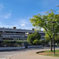 Strano che ci siano le buche nell'asfalto🤣