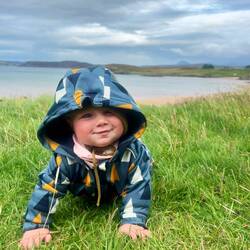 Lotti freut sich-etwas windig hier-da Tränen gleich die Äuglein
