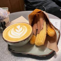 Morning cafe con leche & churros w/ milk chocolate 😋 Thanks Cam🇨🇦 for recommendation