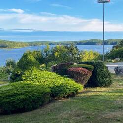 Terrassen Abendessen Maine: lobster und crab cake.. lecker