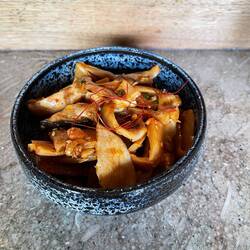 Oyster mushrooms and Bamboo in chili sauce