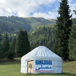 Eine Jurten-Moschee am Wegesrand