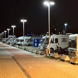 am Stadthafen in Reih und Glied...