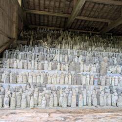 Lauter kleine Figuren, die Leute zurück gebracht haben, nachdem ein Wunsch in Erfüllung ging