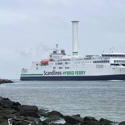 incoming ship/ferrie