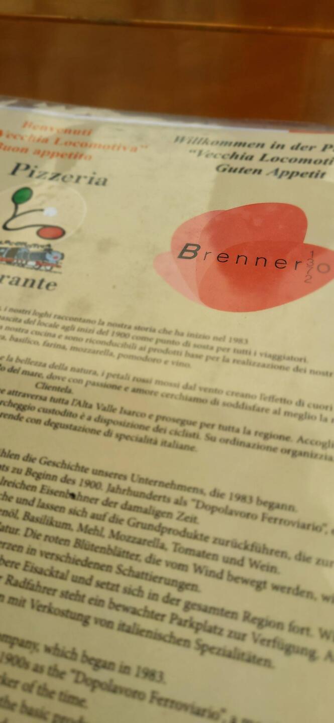 Kaum in Italien und schon eine Pizza auf dem Tisch. Eine richtig italienische aber.