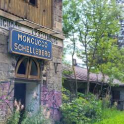Ein alter verlassenen Bahnhof. Idyllischer geht nicht.