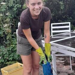 Maude learning new indigo ways to transform her wardrobe & signing off from La Jardin Botanique