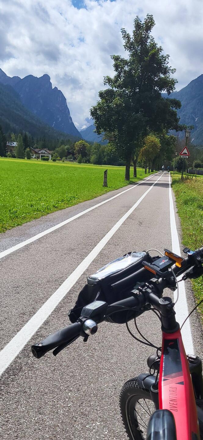 Ab Toblach geht es in Richtung Süden. Mitten durch die Dolomiten. Das wird gut!!