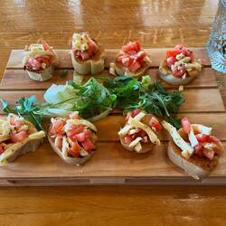 Bruscetta super serviert und geschmeckt