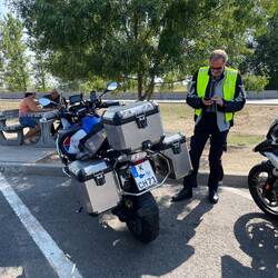 Bernd neben meinem Motorrad