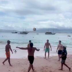 Pink beach bei regen