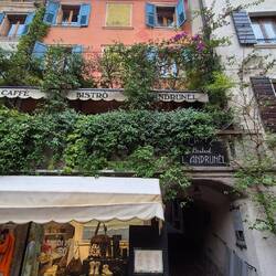 Auf dem Balkon wird heute Abend gespeist 😊