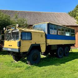 MAN Kat mit aufgesetzter Kabine