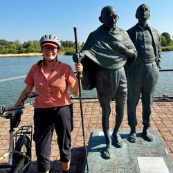 Denkmal mit Kallenbach und Gandhi