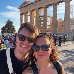 Pose devant le Parthénon