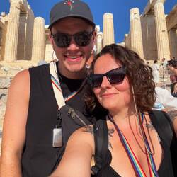 Devant les Propylées