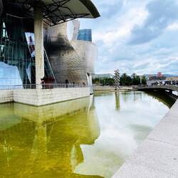 Lugar excelente para descubrir artistas internacionales innovadores y locales.