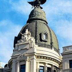 El Casco Viejo ofrece calles estrechas, ambiente animado y bares acogedores.