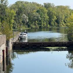Old lock entry wall was kind of rough. If you zoom in, you can see I tied up to a brush stump.