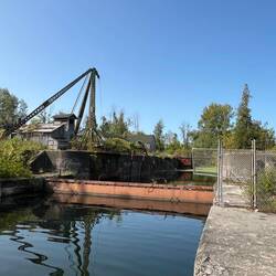 The old junction lock. The lower half of the fence in the gate was already cut open.