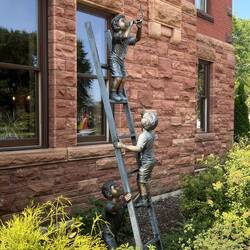 Kids statue in front of Oneida County Courthouse