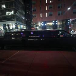 ....eine Stretchlimousine fuhr uns nach Hause. Man leistet sich ja sonst nichts 😂....