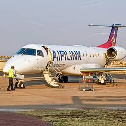 Flugzeug nach Johannisburg