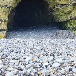 Tiefe Höhlen laden mich ein