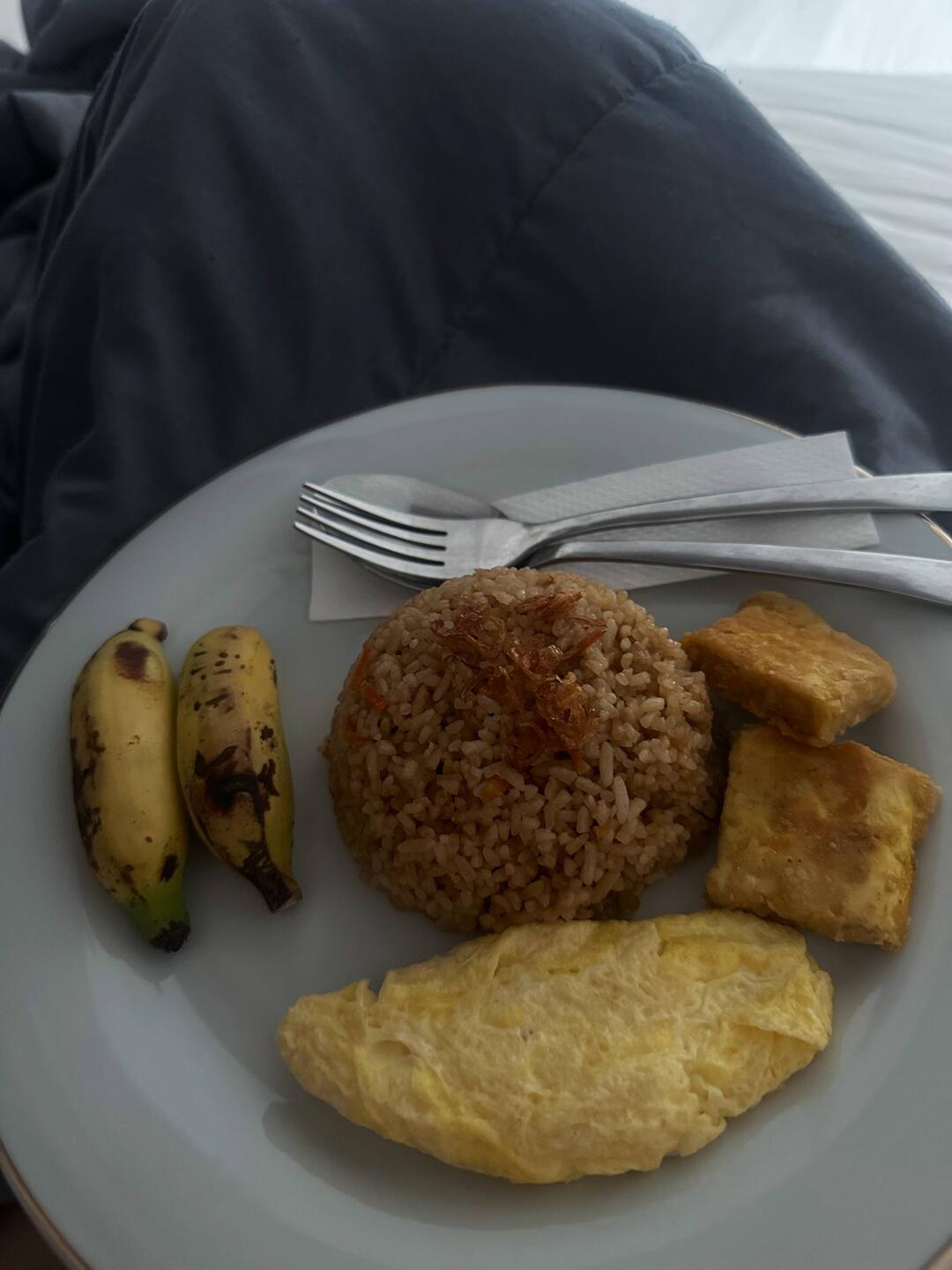 Typisch indonesisches Frühstück - für uns nach wie vor gewöhnungsbedürftig. 😅