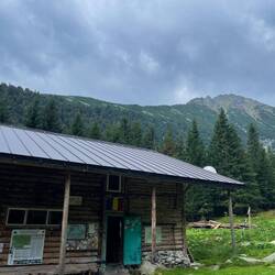 Schronisko pod szczytami Retezat