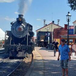 Der Zug fährt ein ...