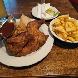 Mexico-Hähnchen mit Pommes