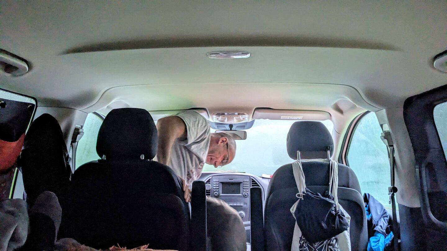 Wenn man auf den Fahrersitz wechselt ohne Auszusteigen