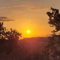 Die Sonne begrüßt den beginnenden Tag