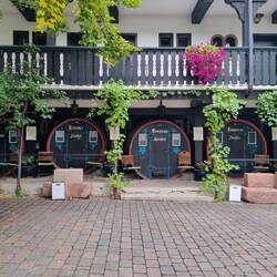 Diese Fässer sind alles Zimmer