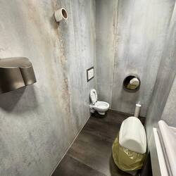 aufgrund von Reparaturarbeiten stand allerdings nur die Kindertoilette zur Verfügung